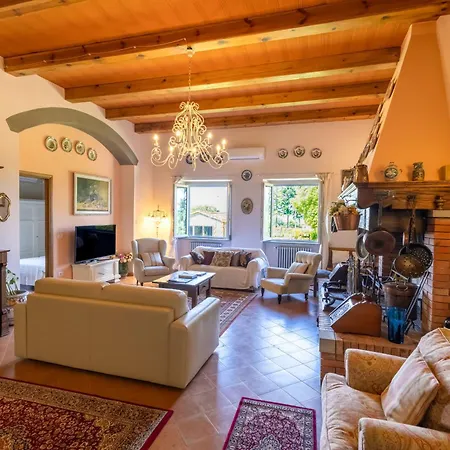 Villa Montelucci Chianti Agrivilla Gaiole in Chianti